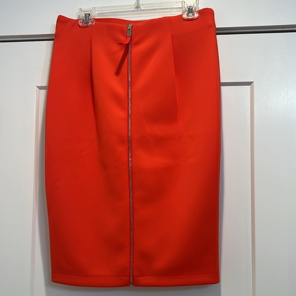 Carmen Marc Valvo red fire pencil skirt with back zipper size 8 NWT! - Picture 2 of 6